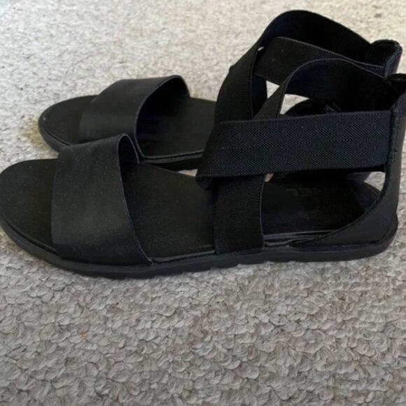 Sorel Sandal - Picture 2 of 4